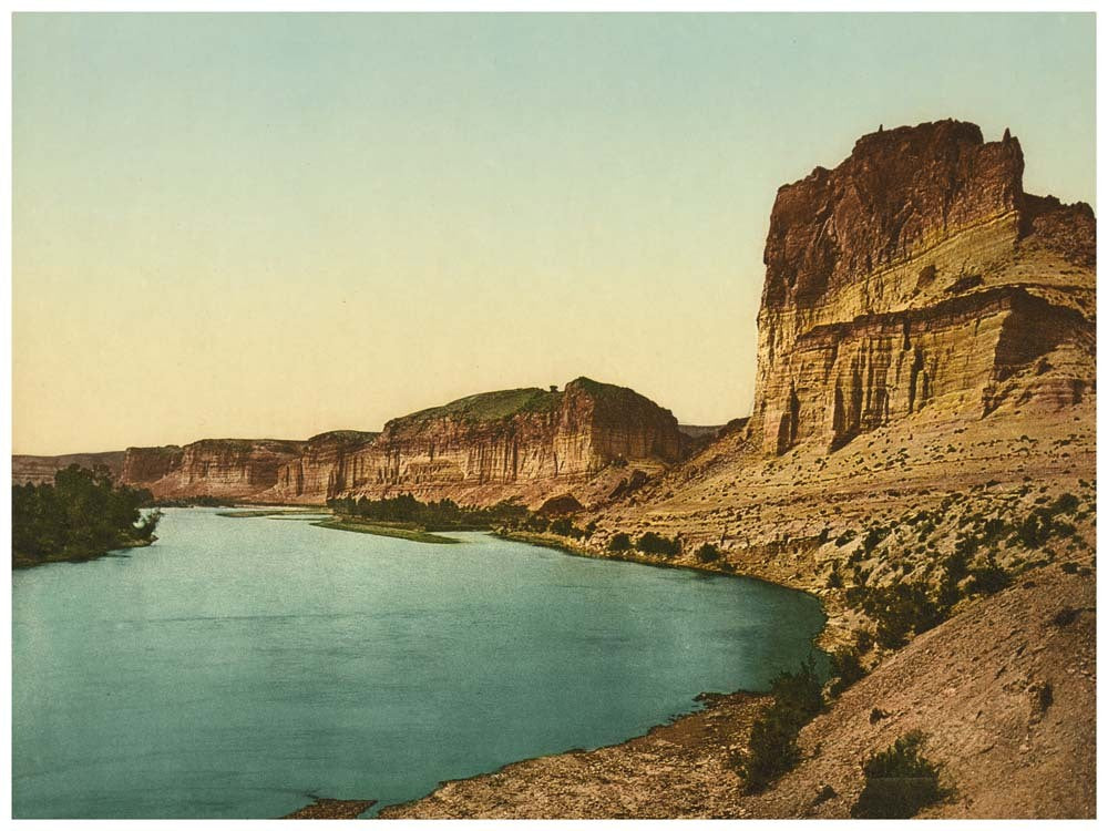 Bluffs of the Green River 0400-2309