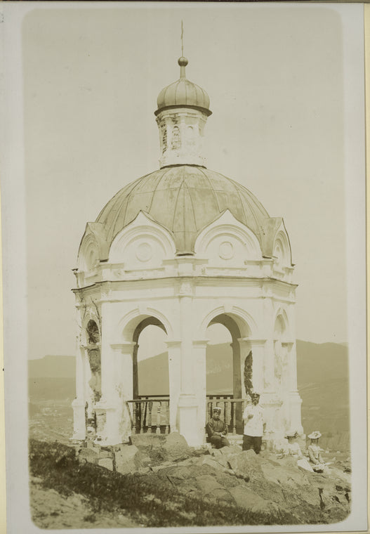 Imperial family at ruined pavilion