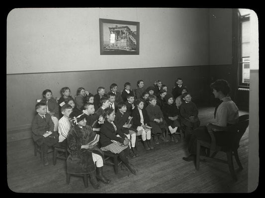 Work with schools, Tremont Branch : Miss Scully leading story hour, 1916