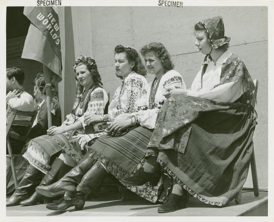 American Common - Women in costume